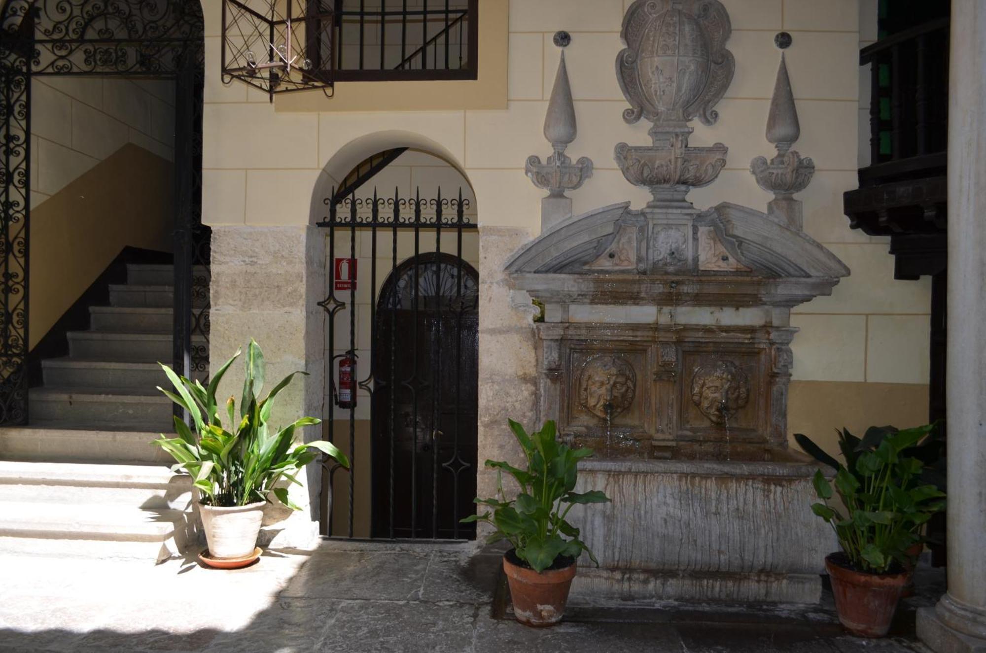 Palacio De Mariana Pineda Granada Luaran gambar