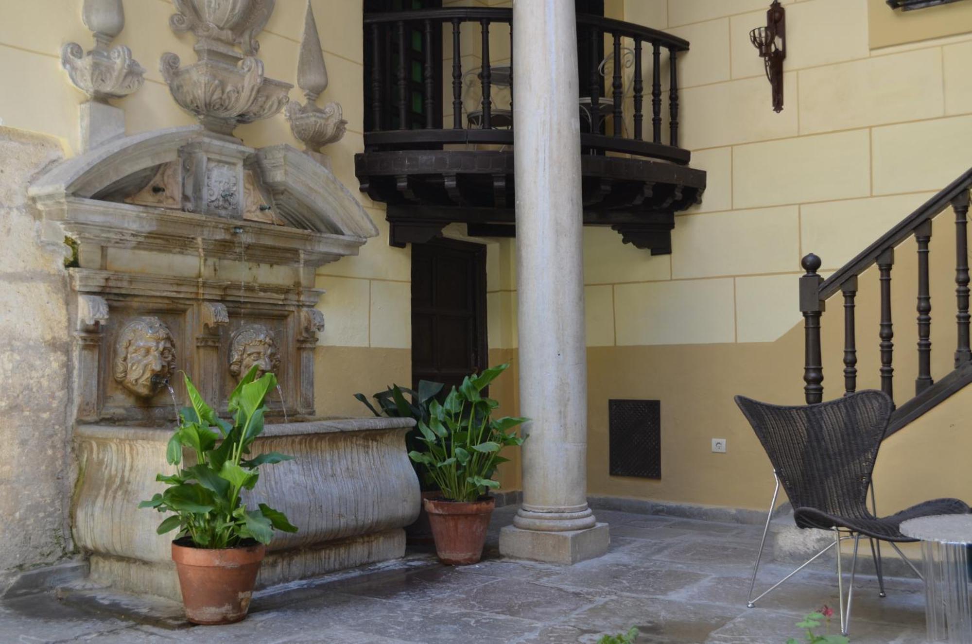 Palacio De Mariana Pineda Granada Luaran gambar
