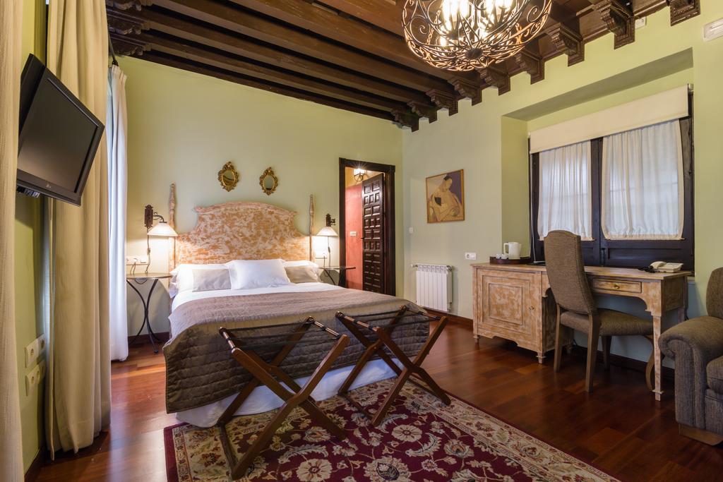 Palacio De Mariana Pineda Granada Bilik gambar